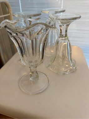 Mid century glass sundae/parfait tulips, like new 4